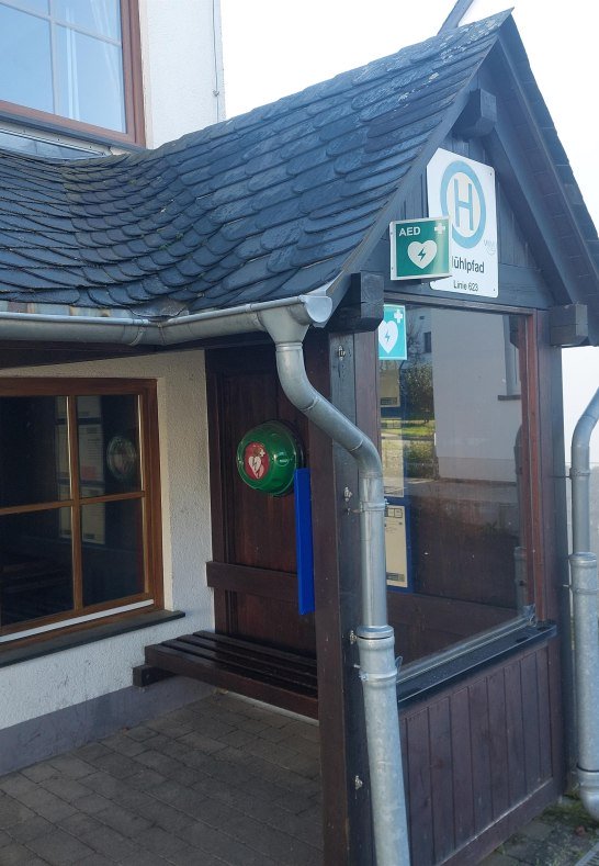 Buswarteh&auml;uschen mit Defi | &copy; B. Vogt