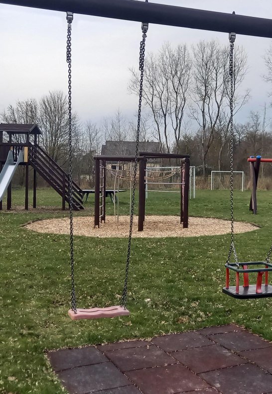 Rutsche und Schaukel | &copy; C. Vogt