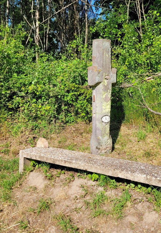 Steinernes M&auml;nnchen im Sommer | &copy; Elke Bender