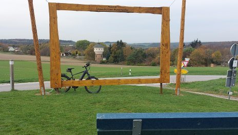 Rahmen Wasserturm mit Fahrrad | &copy; TIO Hunsr&uuml;ck-Mittelrhein