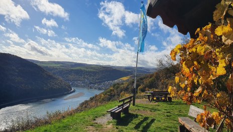 Büttenplatz Urbar Uitzicht op de Rijn | © TI Hunsrück-Mittelrhein Büttenplatz Urbar Uitzicht op de Rijn | © TI Hunsrück-Mittelrhein