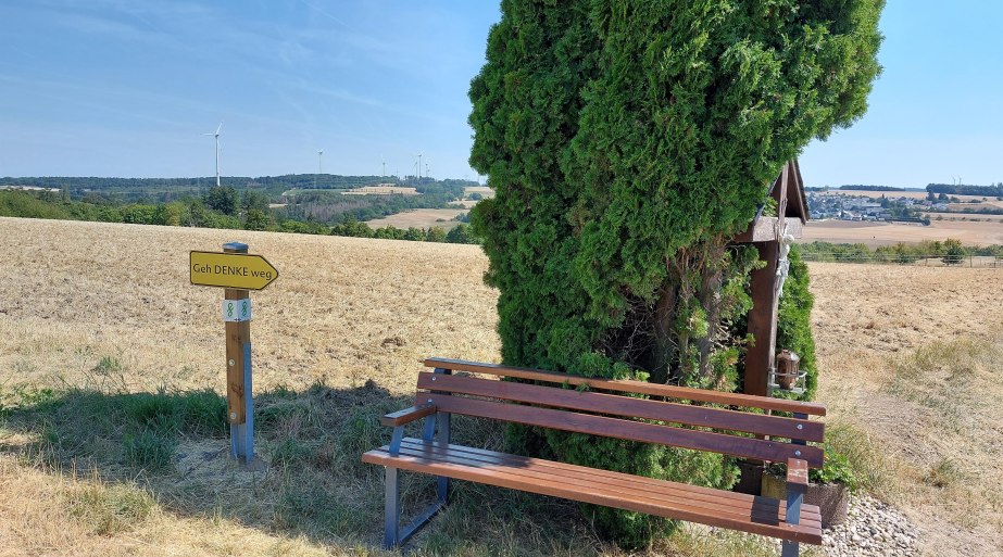 Ruhebank am Geh-Denke-Weg | © T. Biersch Ruhebank am Geh-Denke-Weg | © T. Biersch