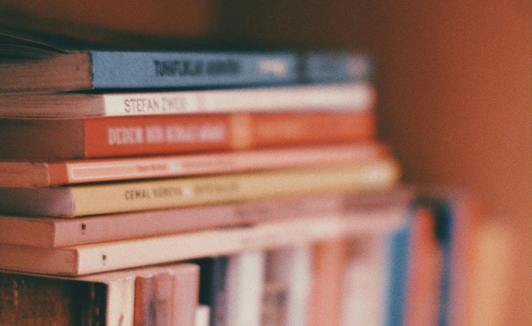 B&uuml;cher | &copy; Canva