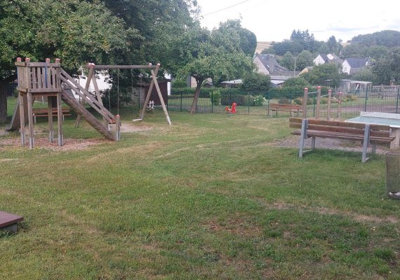 Kletterturm mit. Rutsche | &copy; B. Vogt