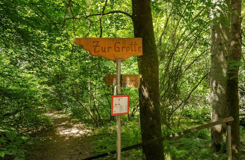 Wegweiser Grotte | © E. Bender Wegweiser Grotte | © E. Bender