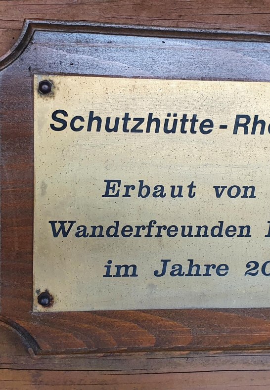 Tafel in der Schutzhütte | © T. Biersch