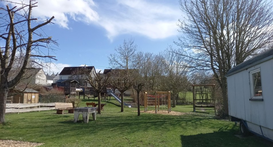 Spielplatz mit Tischtennis | &copy; C. Vogt