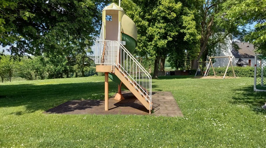 Rutsche auf dem Spielplatz | &copy; B. Vogt