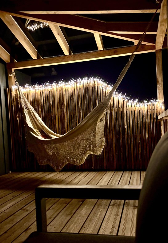 H&auml;ngematte auf der Terrasse am Abend | &copy; Dagmar Meyer