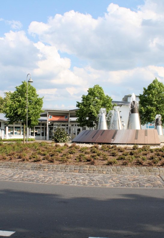 Zentrum am Park mit Tourist-Information | © T. Biersch