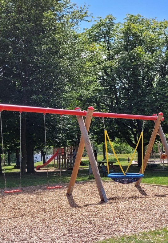 Spielplatz mit Schaukel | © E. Bender Spielplatz mit Schaukel | © E. Bender