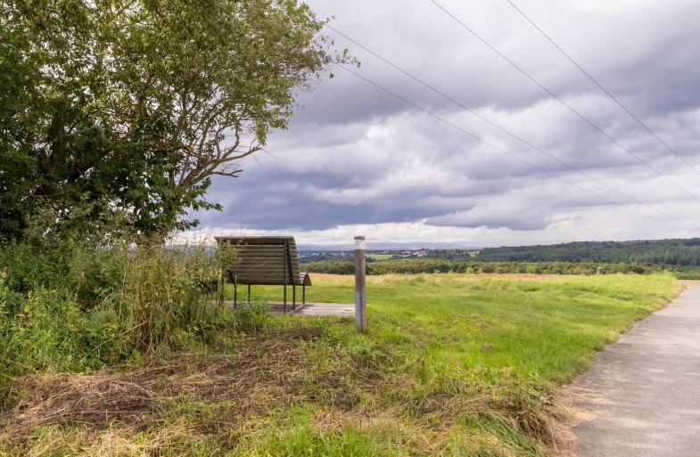 Liegebank am Aussichtspunkt | &copy; S. Mauer