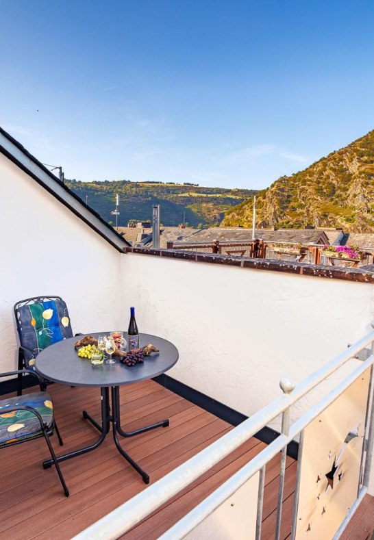9. Terrasse mit Panorama-Rheinblick über Oberwesel | © Familie Decker, Oberwesel