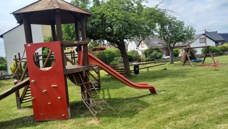 Kletterturm mit Rutsche | &copy; C. Vogt