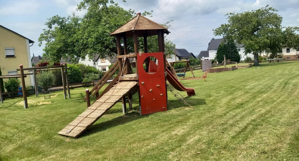 Kletterturm mit Seil | © C. Vogt