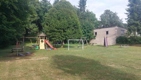 Spielplatz mit Rutsche | &copy; B. Vogt